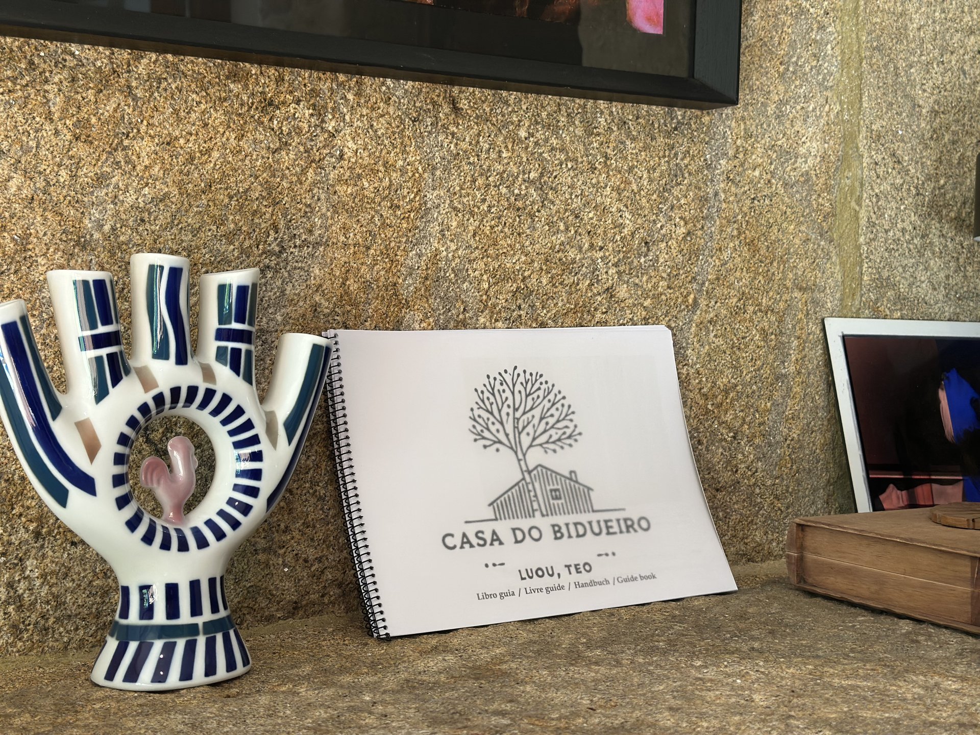 Detalle interior de Casa do Bidueiro — casa rural de piedra con encanto en Galicia