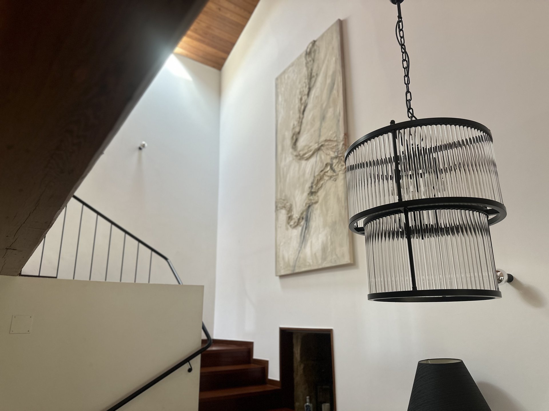 Escaleras de piedra de granito — interior de casa rural centenaria en Galicia