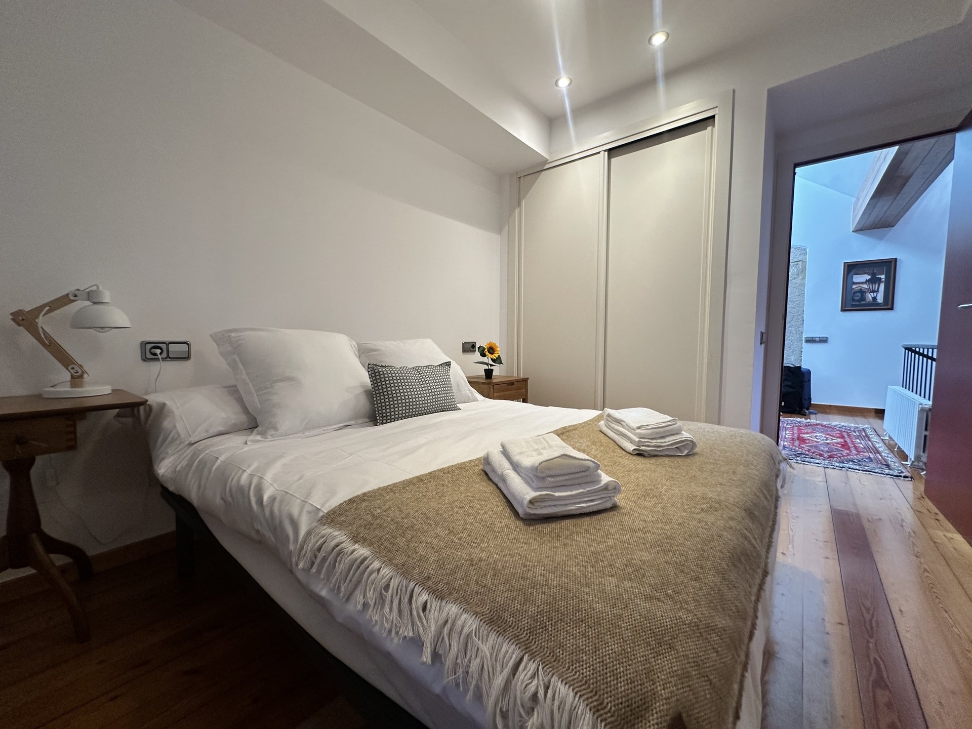 Habitación Carballo — habitación doble con tarima en alojamiento rural Galicia