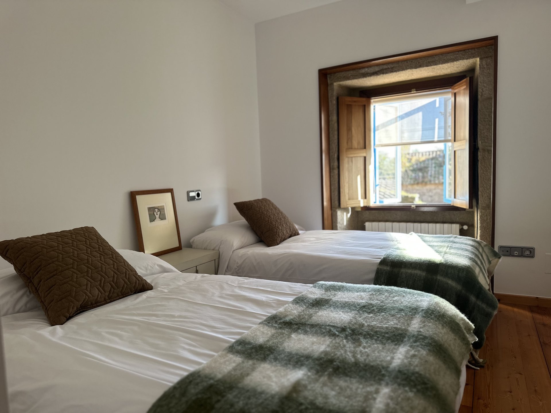 Habitación Castiñeiro — habitación twin con dos camas en alojamiento rural Santiago de Compostela